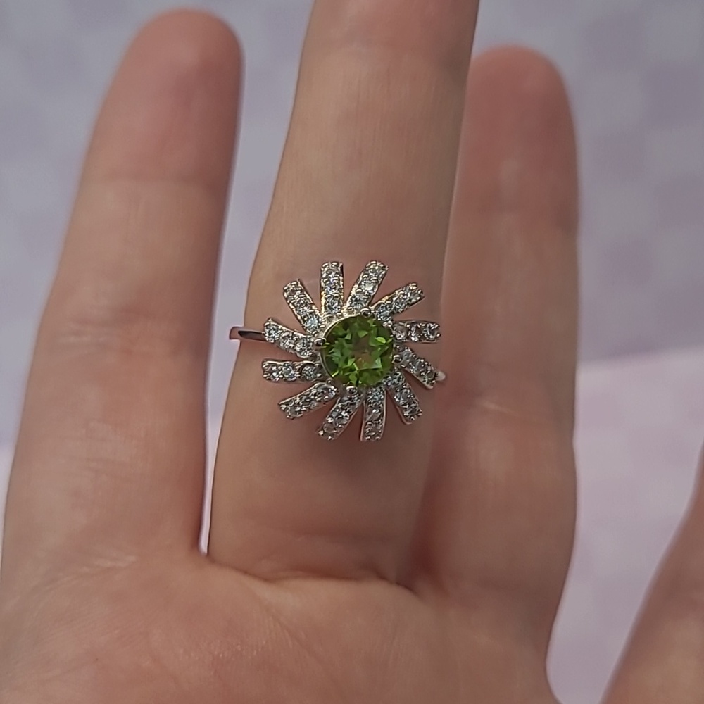 Silver Flower Ring with Green Gemstone - Fragrant Jewels Size 8 - Picture 3 of 4